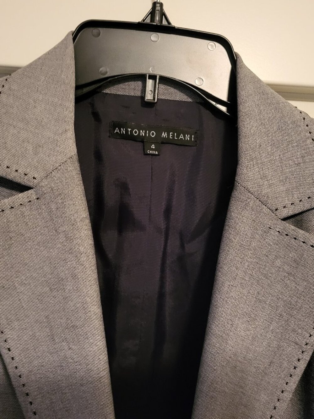 Antonito Melani Women's Like-new Size 4 2 Pc Black and White Micro-pattern suit